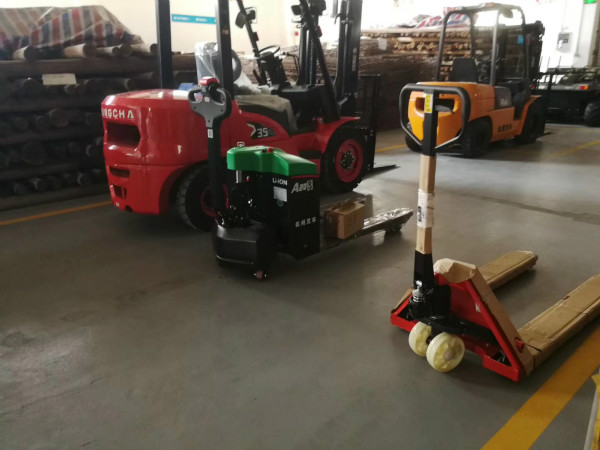 怎么操作叉車才安全？這些危險要規(guī)避！