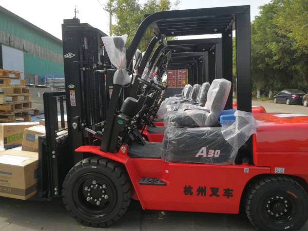 叉車轉(zhuǎn)向沉重？叫你這些方法排除！