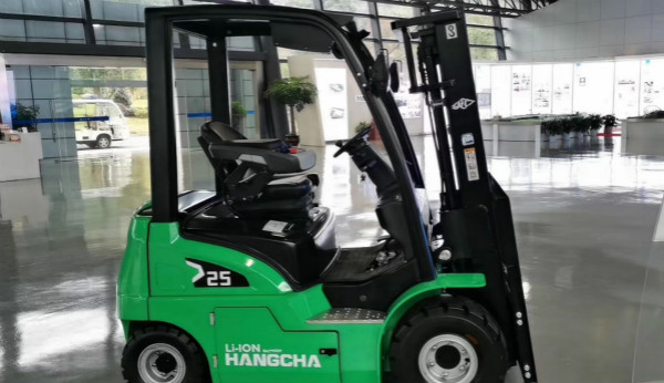 電動叉車買鋰電的還是鉛酸的？當然是鋰電的！